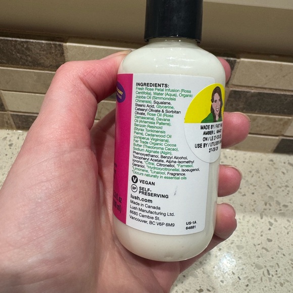 Lush Hugs Body Lotion Kitchen Exclusive Rose Jojoba 3.3oz NEW - Picture 2 of 4